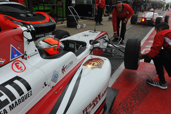 Guzman lottatore a Misano nella chiusura del campionato F.4 Italia